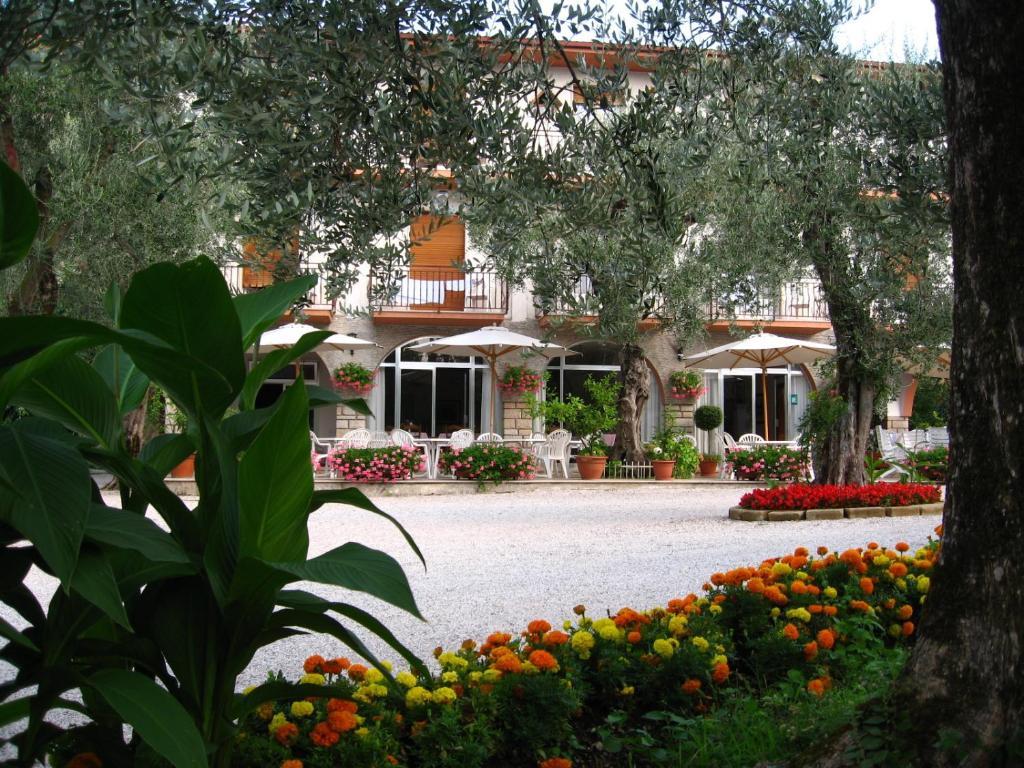 Hotel Zanetti Torri Del Benaco Exterior foto